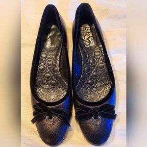 Ferragamo Black Leather Ballet Flats with Velvet Trim - 8 1/2 2A